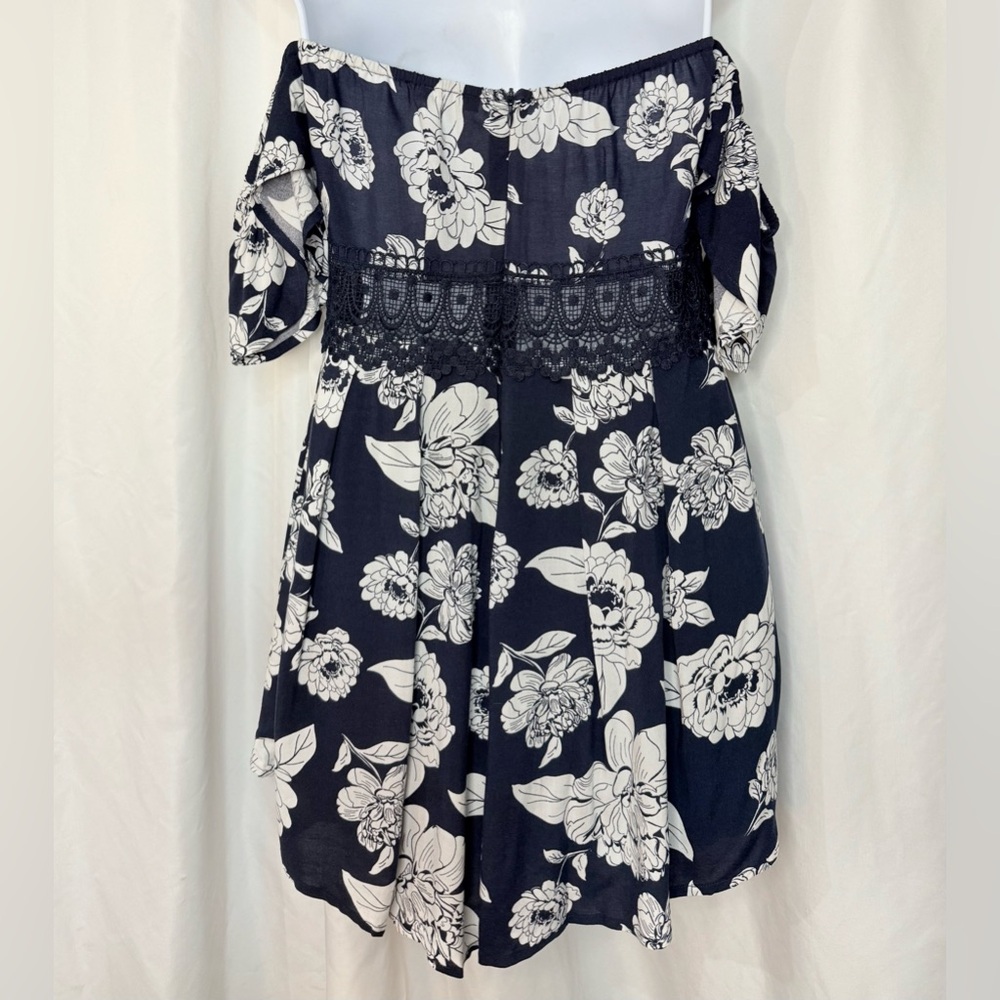NWOT Love Tree Floral Off-Shoulder Romper size Small - Picture 2 of 4